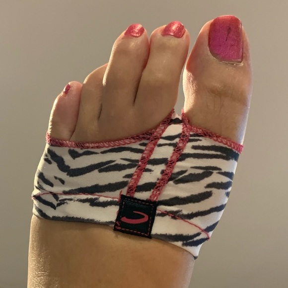 TWO NEW Pairs Capezio Jelz Print Footundeez sz L - Picture 7 of 9